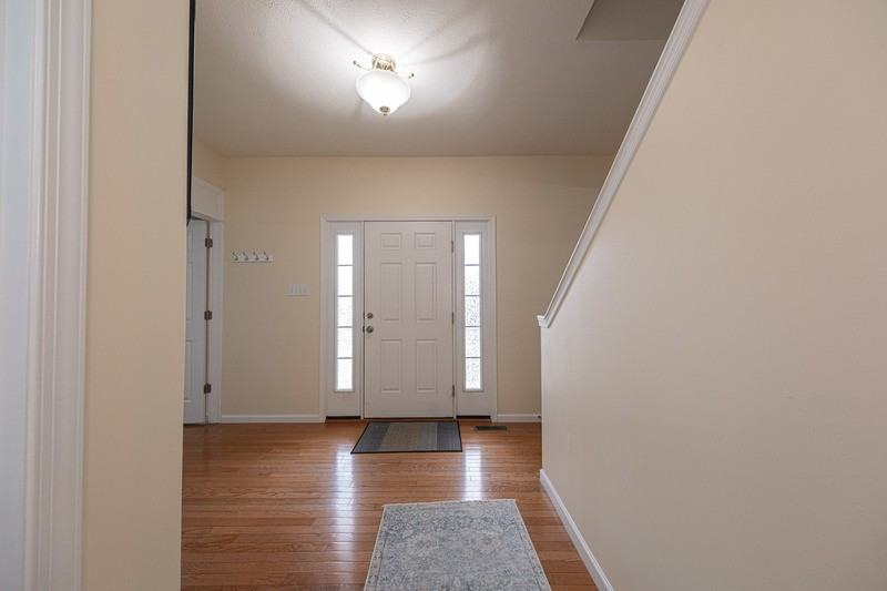 1909 Colonial Dr - Photo 3 of 35
