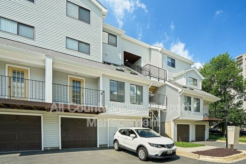 1611 Carriage House Ter