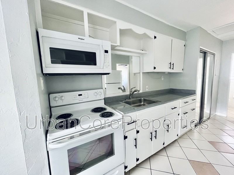 1601 4th St N #4A - Photo 5 of 8