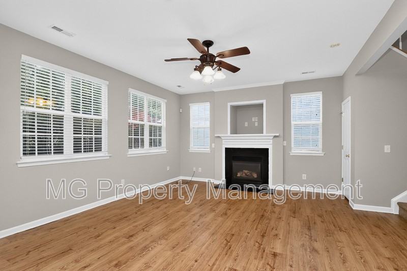 16223 Circlegreen Dr - Photo 3 of 20