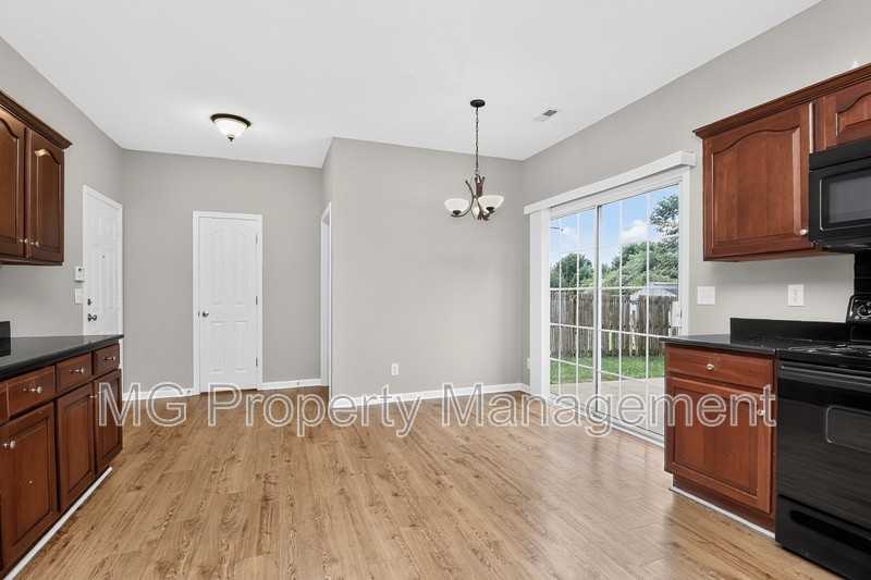 16223 Circlegreen Dr - Photo 5 of 20