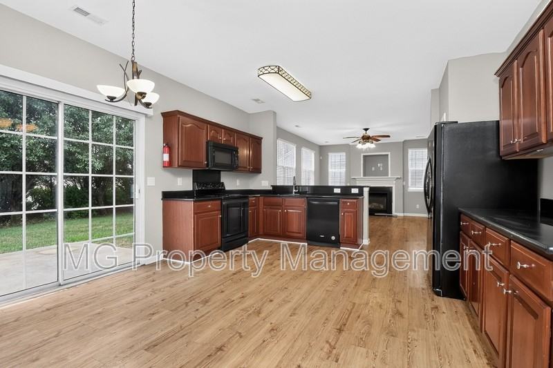 16223 Circlegreen Dr - Photo 6 of 20