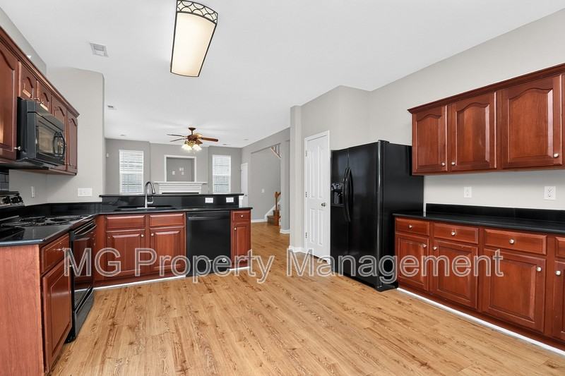 16223 Circlegreen Dr - Photo 7 of 20