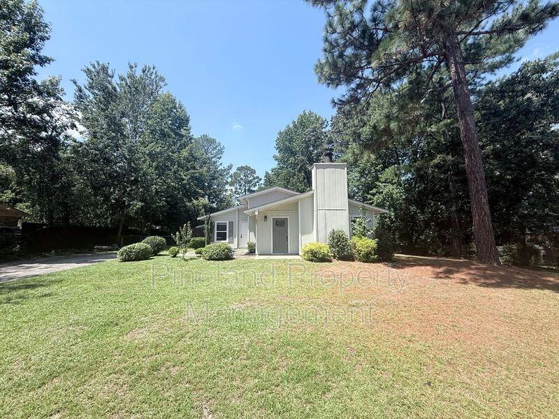 890 Bridgette St - Photo 2 of 26