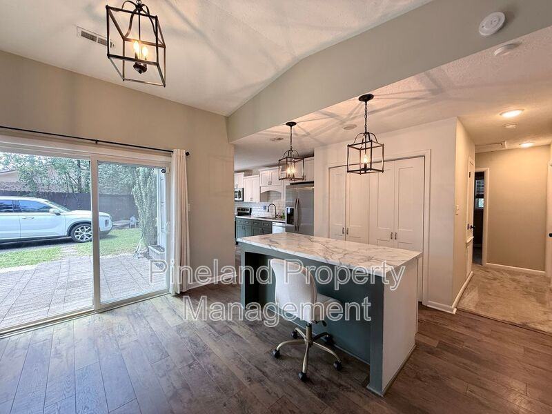 890 Bridgette St - Photo 4 of 26