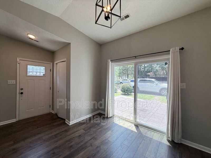890 Bridgette St - Photo 7 of 26