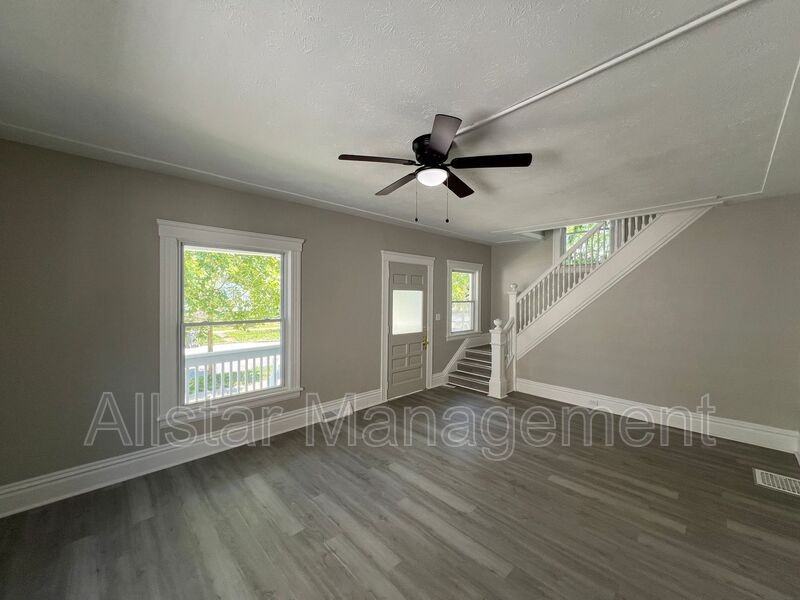 915 East Ave - Photo 4 of 26