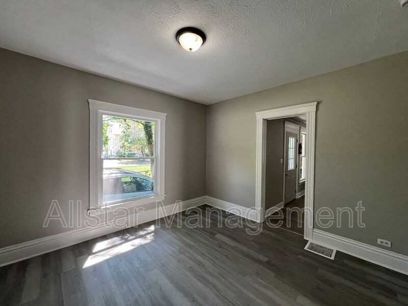 915 East Ave - Photo 6 of 26