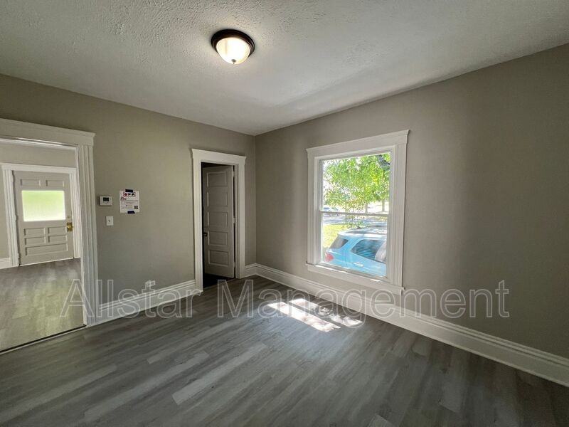 915 East Ave - Photo 7 of 26