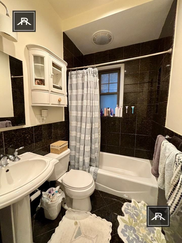 172 Winthrop Rd #2 - Photo 7 of 7