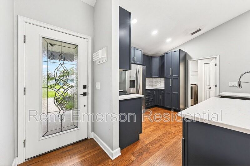116 W 5th St - Photo 3 of 34