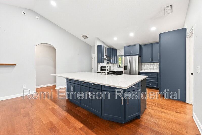116 W 5th St - Photo 4 of 34
