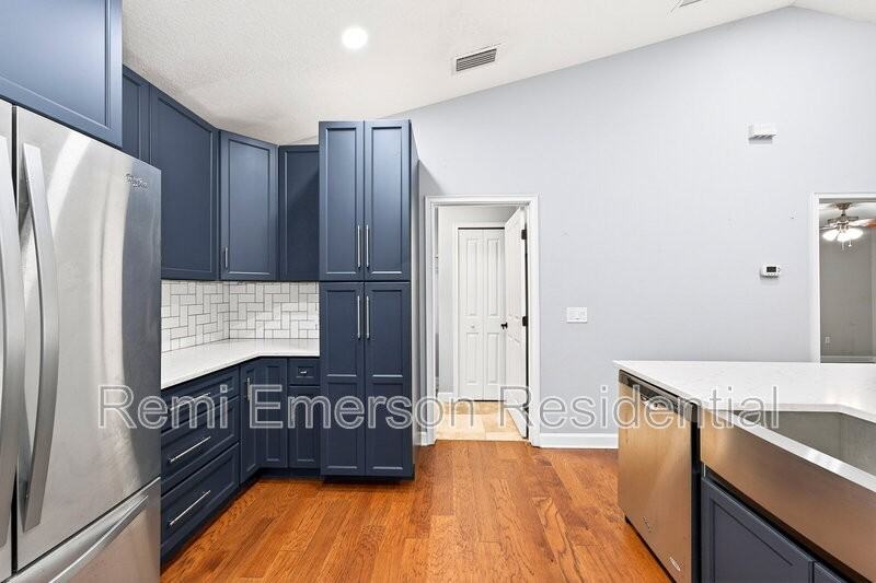 116 W 5th St - Photo 5 of 34