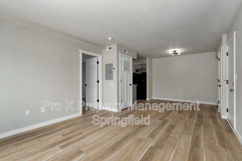 2213 E Macs Ct #4 - Photo 2 of 16