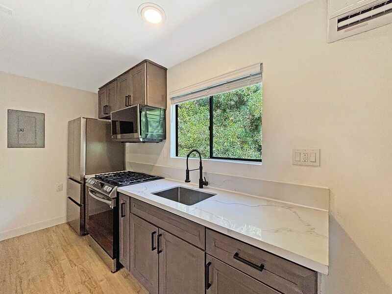 3091 Boundary St - Photo 4 of 13