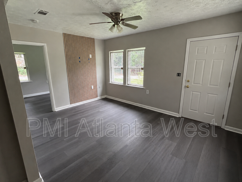 139 Lawton St Sw - Photo 3 of 17