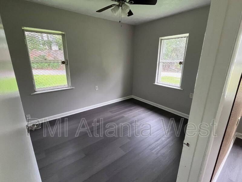 139 Lawton St Sw - Photo 7 of 17