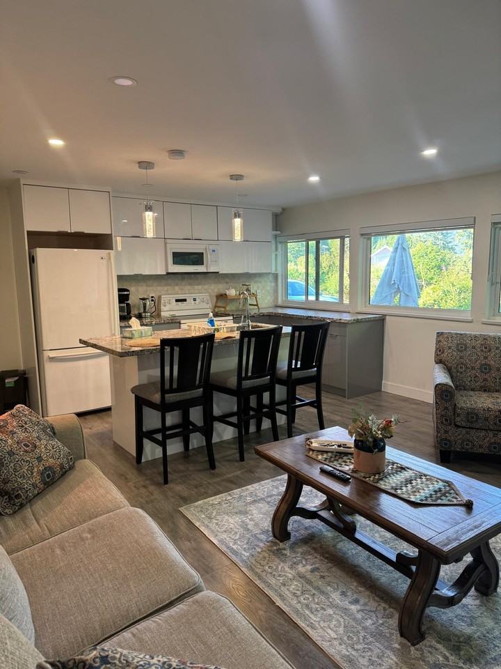 815 Elveden Row - Photo 3 of 6