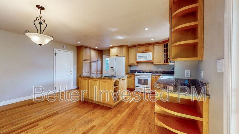 1824 Midway Dr - Photo 4 of 34