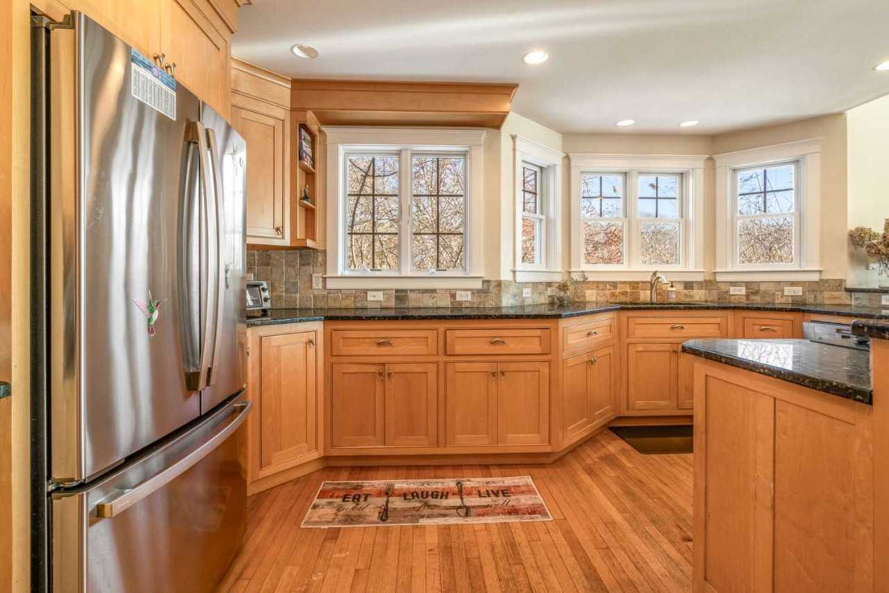 100 Ocean Ave - Photo 4 of 15