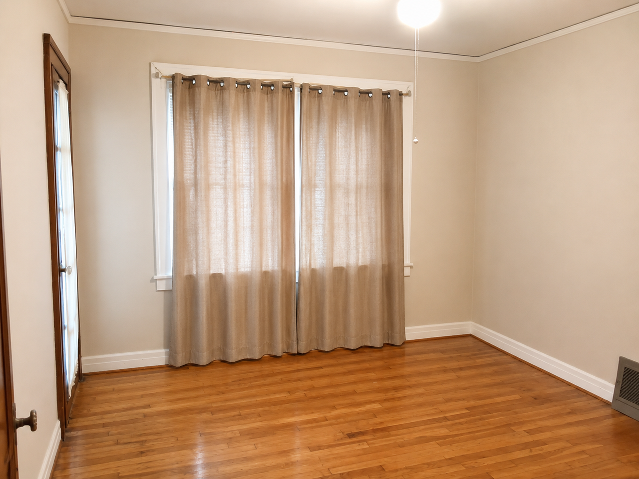 221 Roosevelt Ave #221 - Photo 3 of 6