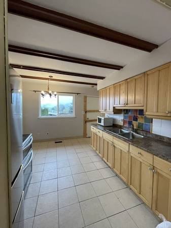 100 Sea Avenue - Photo 2 of 19
