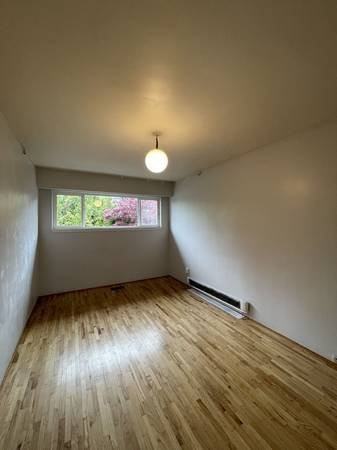 100 Sea Avenue - Photo 4 of 19