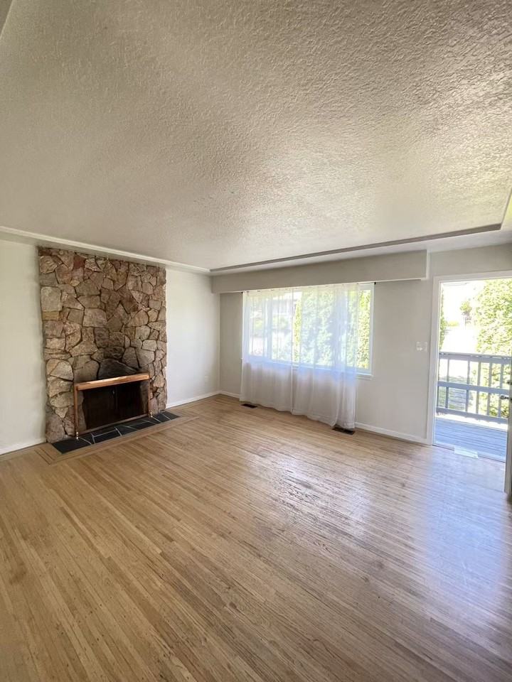 100 Sea Avenue - Photo 3 of 19