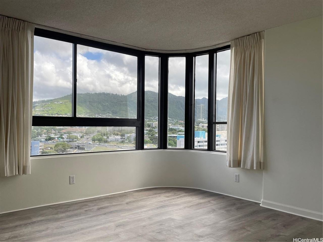 2724 Kahoaloha Ln #1801 - Photo 7 of 14