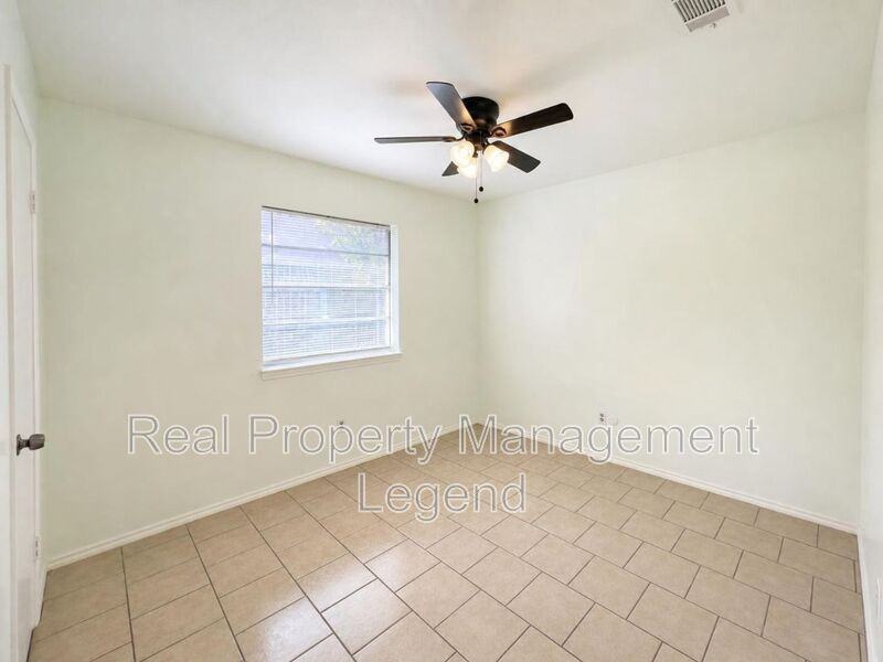 112 Oak Hill Dr - Photo 3 of 15