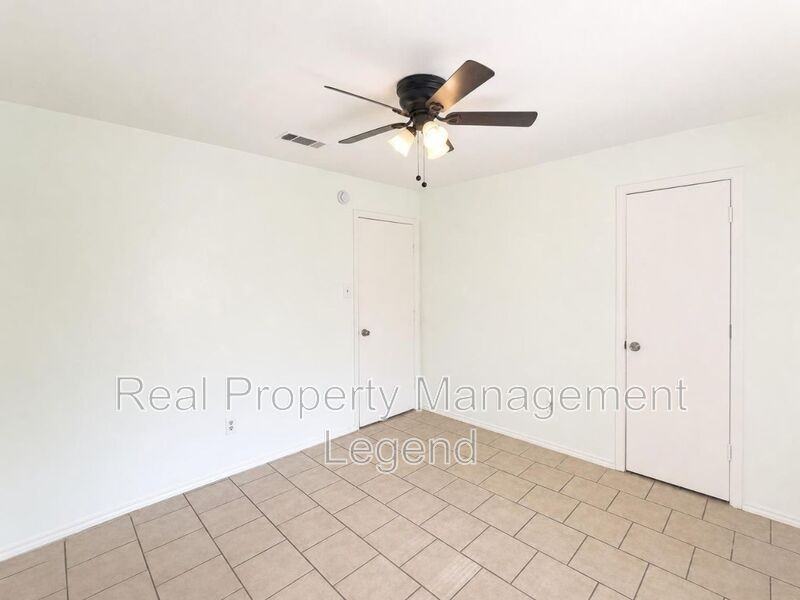 112 Oak Hill Dr - Photo 4 of 15