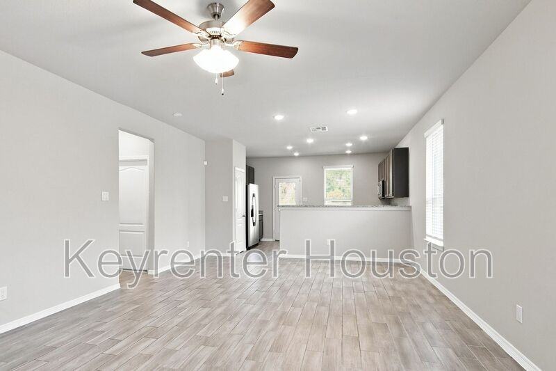 24710 Russet Bluff Trl - Photo 5 of 16