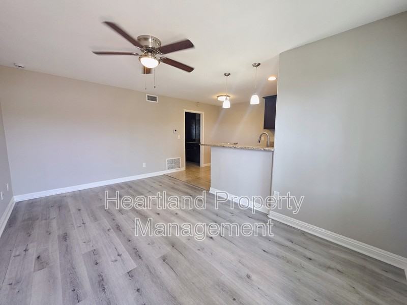 3430 Helix St #4 - Photo 3 of 10