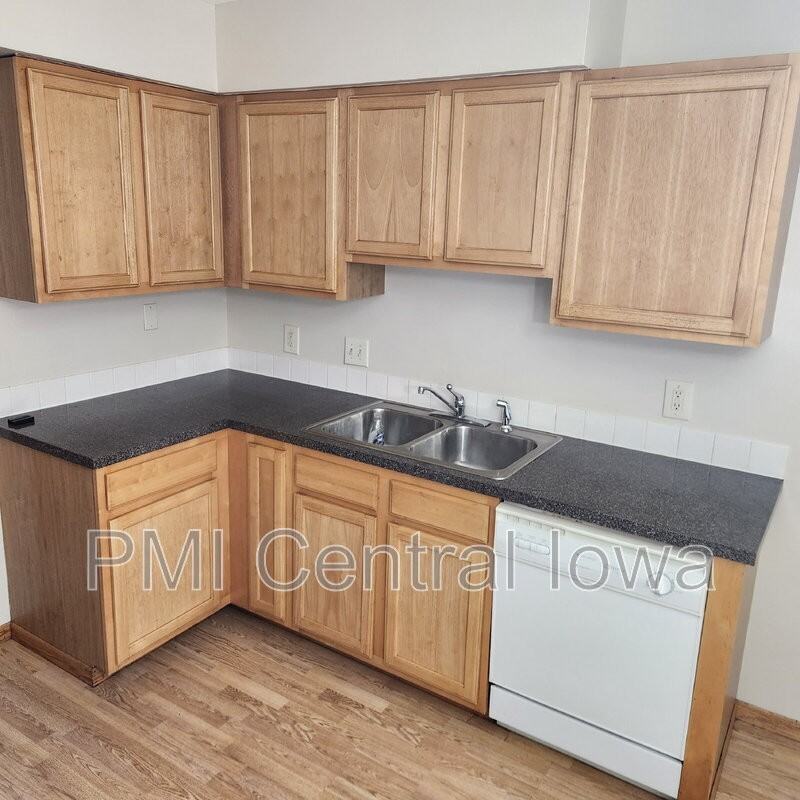 6615 Washington Ave - Photo 6 of 38