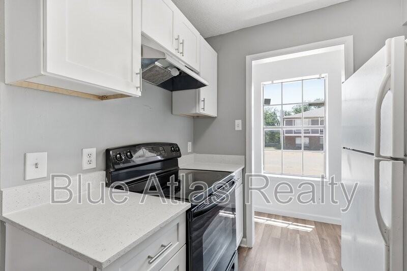 8108 Foxfire Ln #B - Photo 7 of 17