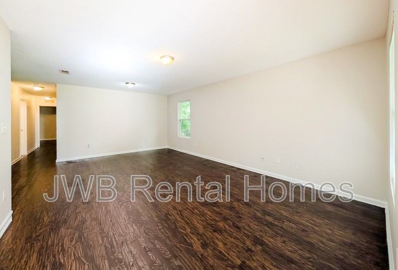 1186 Pangola Dr - Photo 4 of 16