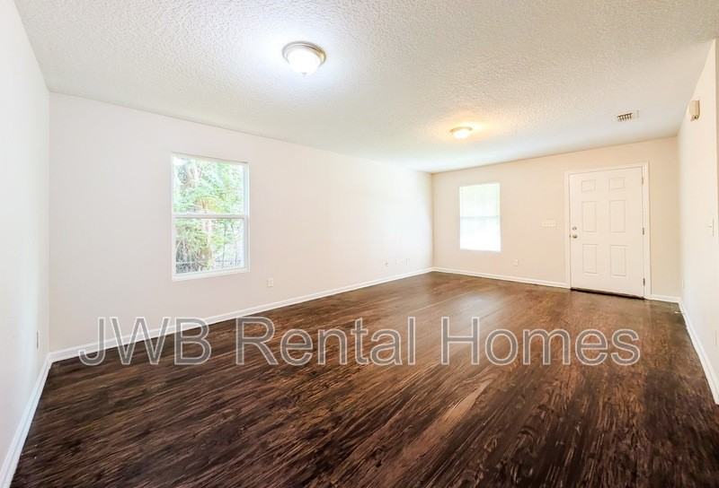1186 Pangola Dr - Photo 5 of 16