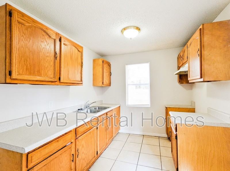 5363 Tequesta Ct - Photo 2 of 11