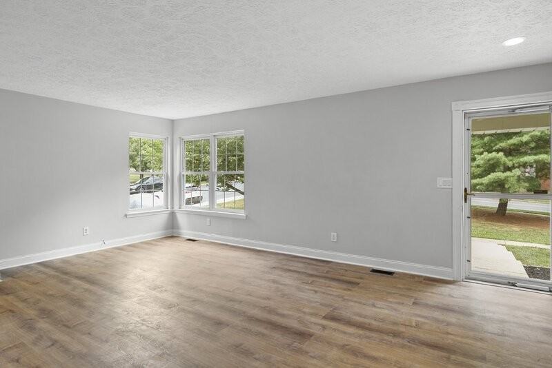 2258 N Tollgate Cir - Photo 3 of 27