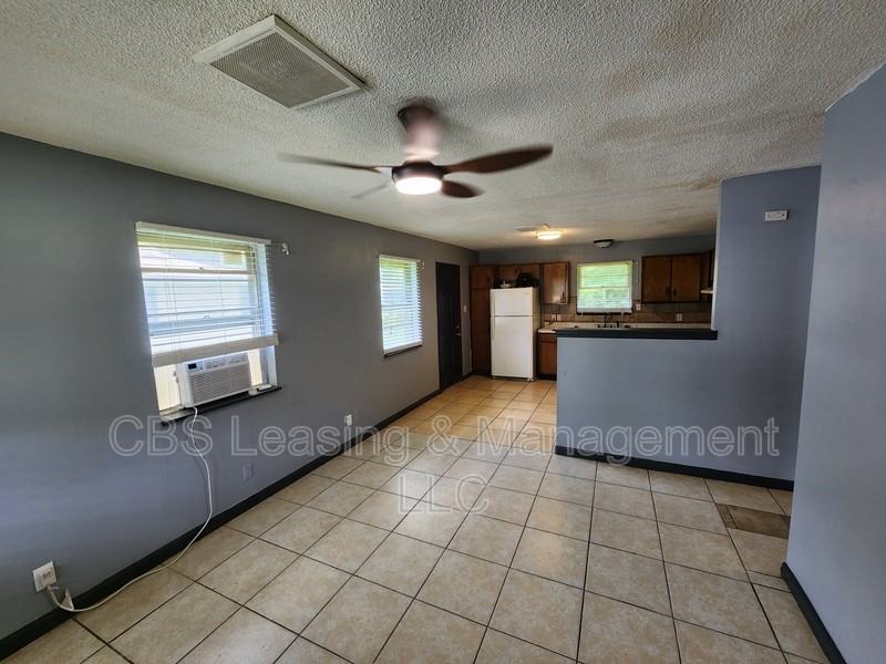 2703 Gregg Ave - Photo 4 of 14
