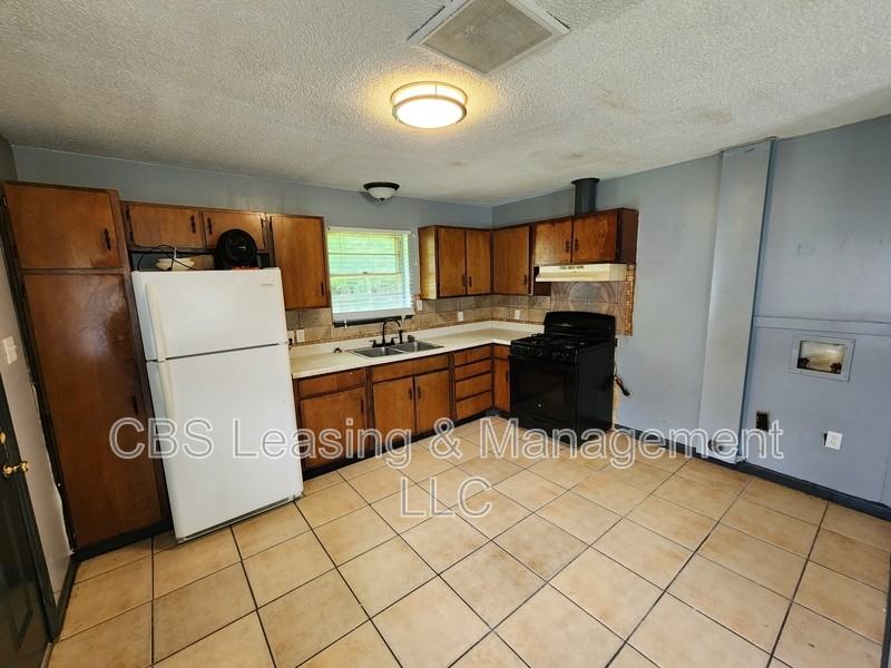 2703 Gregg Ave - Photo 6 of 14