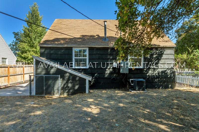 411 W Main St - Photo 4 of 31