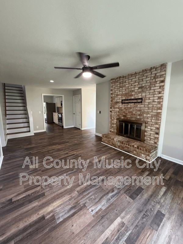553 Owendale Dr - Photo 2 of 15