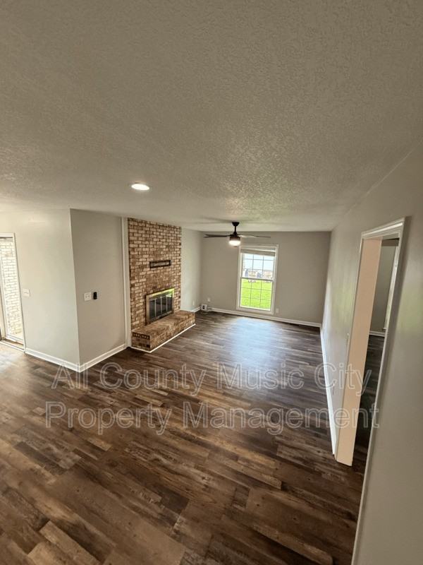 553 Owendale Dr - Photo 3 of 15