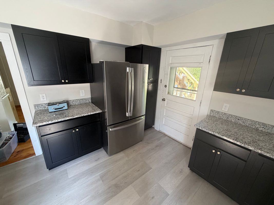 323 Main St ##B - Photo 5 of 10