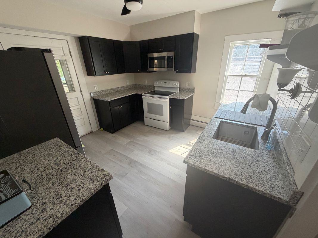 323 Main St ##B - Photo 6 of 10