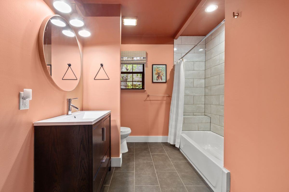 2714 E 2nd St - Photo 3 of 8