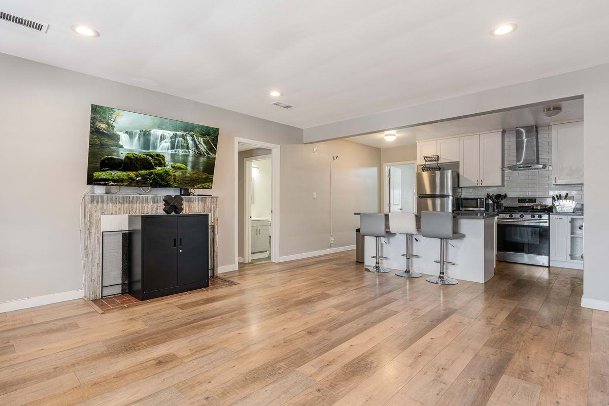 8222 Vanscoy Ave - Photo 3 of 13