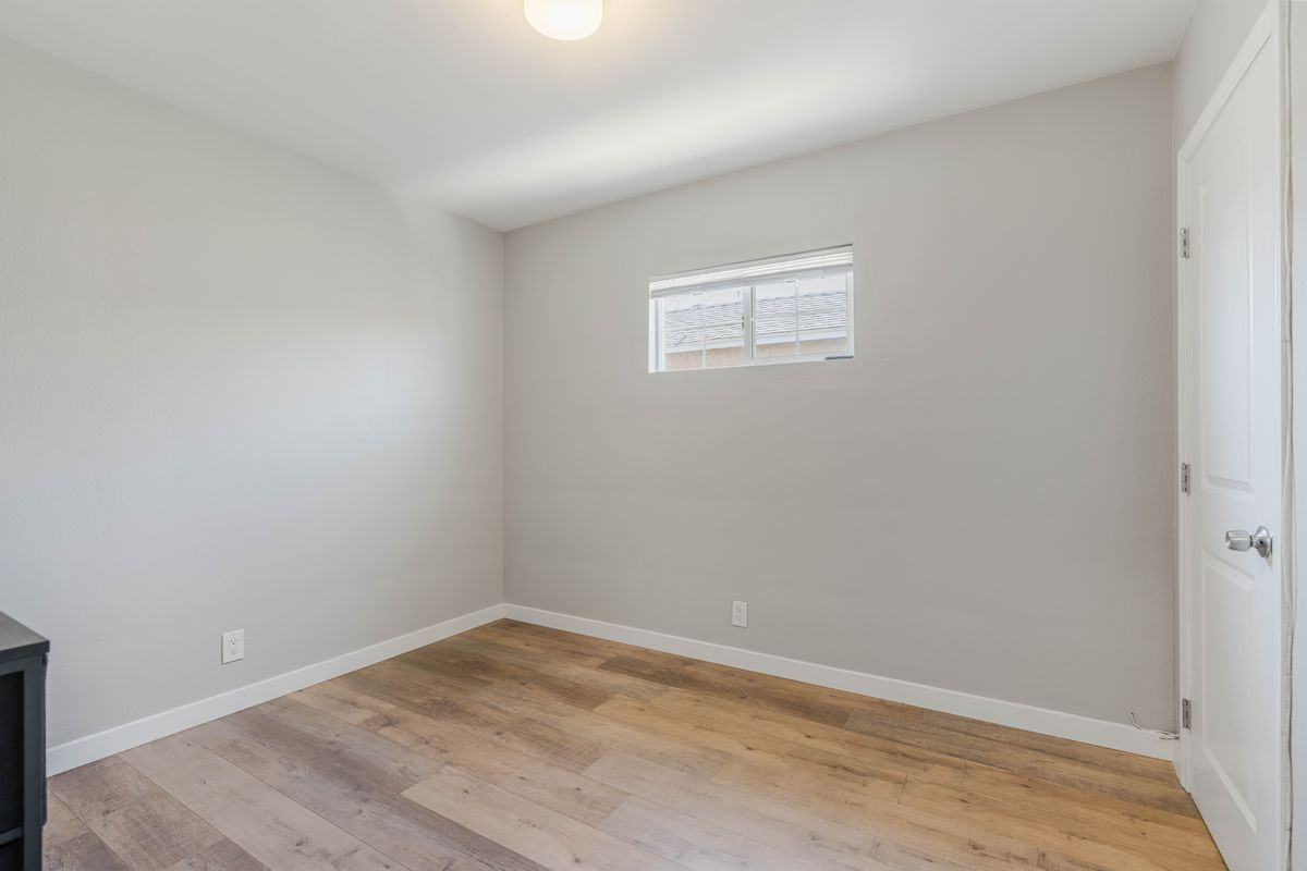 8222 Vanscoy Ave - Photo 6 of 13