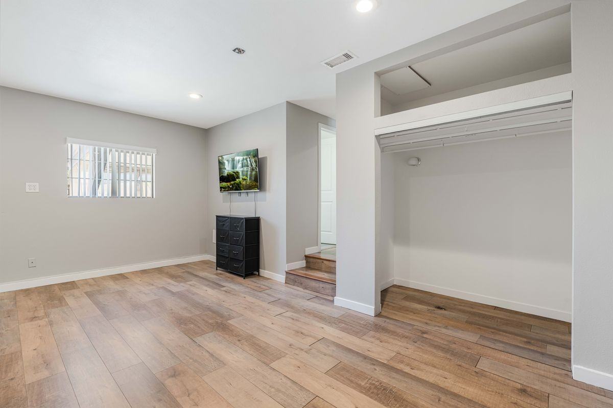 8222 Vanscoy Ave - Photo 7 of 13